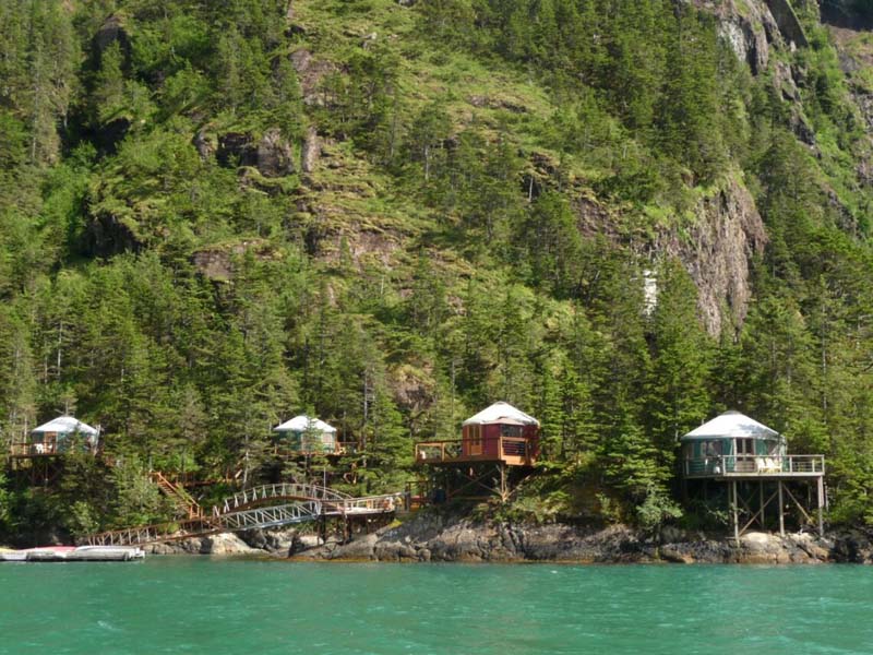 4 yurts seaside at the foot of the hill