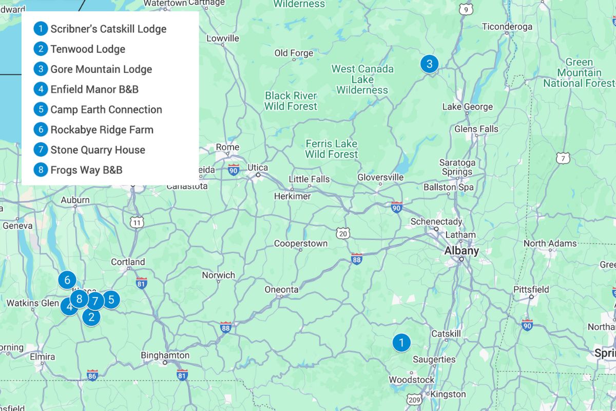 Map of New York with blue pins showing the eco-lodges listed in this article.