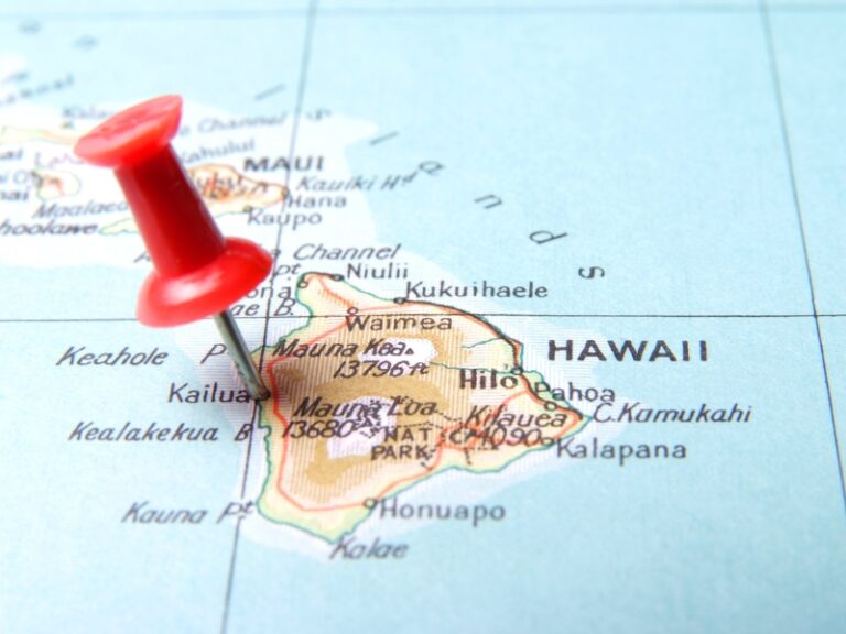 Map of Hawaii with a red pin on Oahu island.