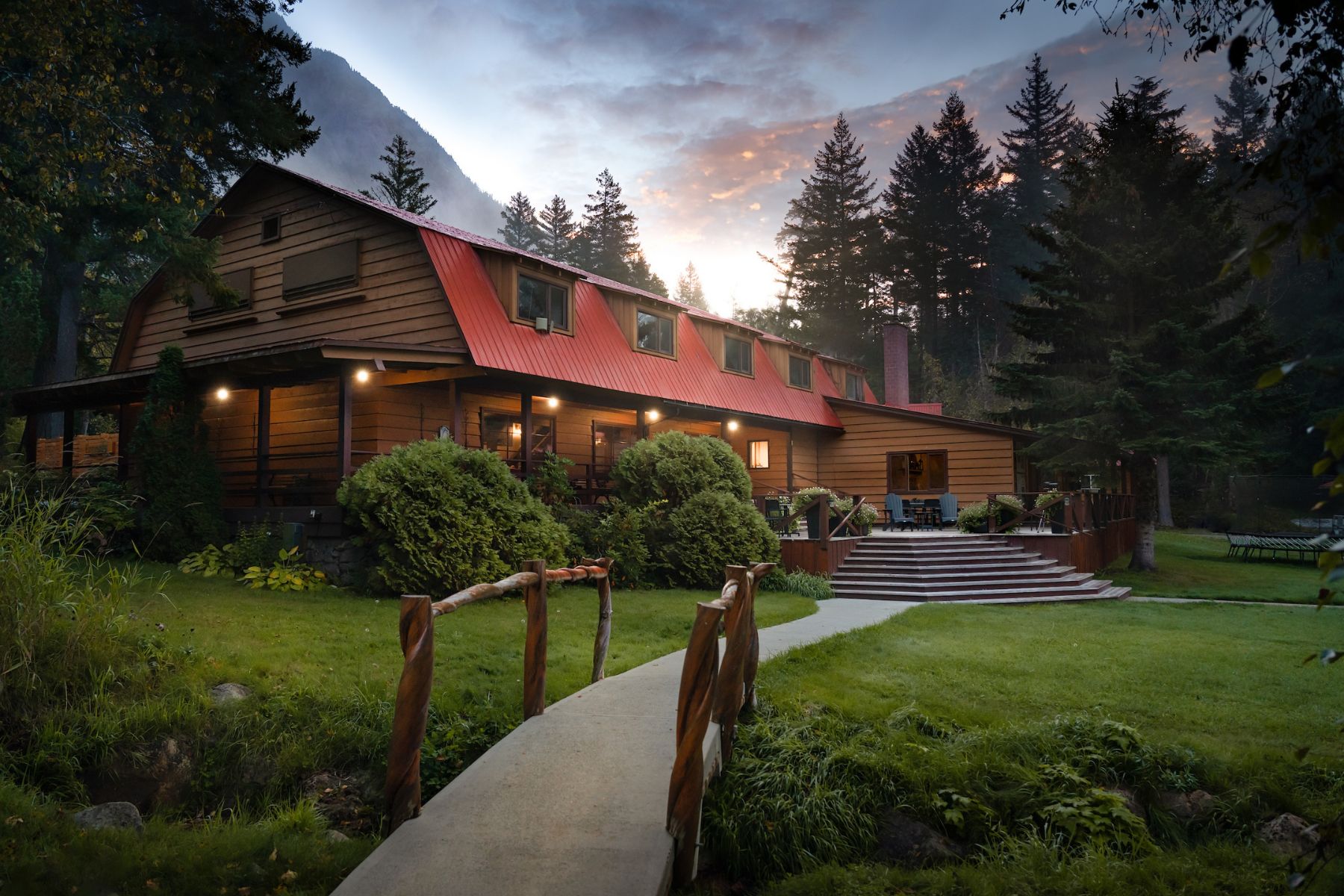 Tweedsmuir Park Lodge