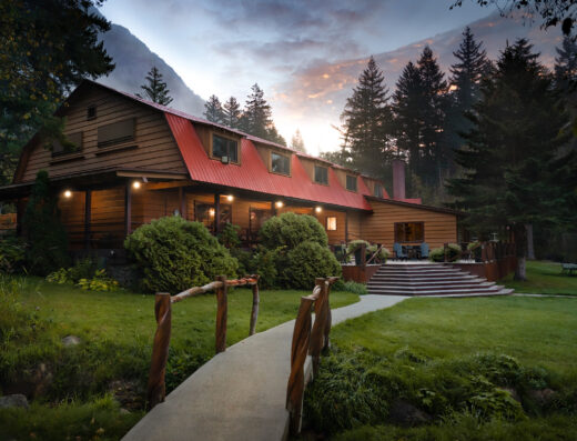 Tweedsmuir Park Lodge